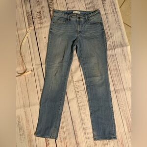 Ann Taylor LOFT Curvy Straight jeans. Size 27/4.